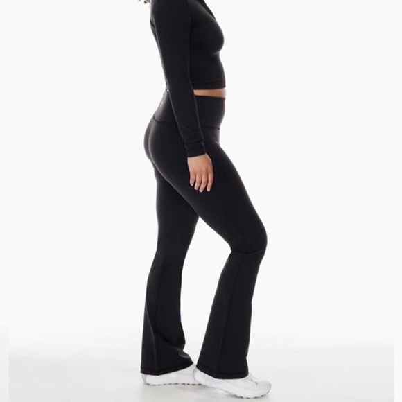Aritzia Black TNA life high waisted flare leggings - Picture 3 of 6